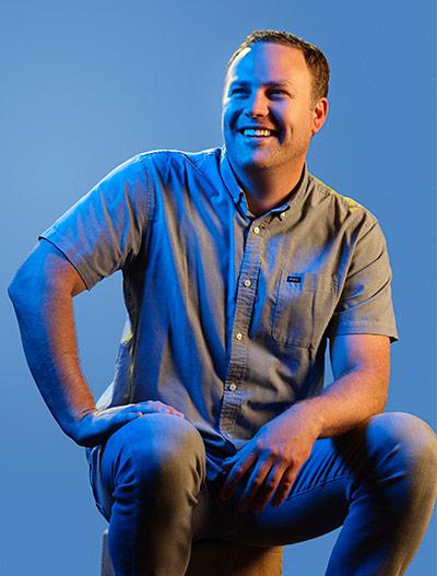 Alumnus Andrew Fowler studiio portrait
